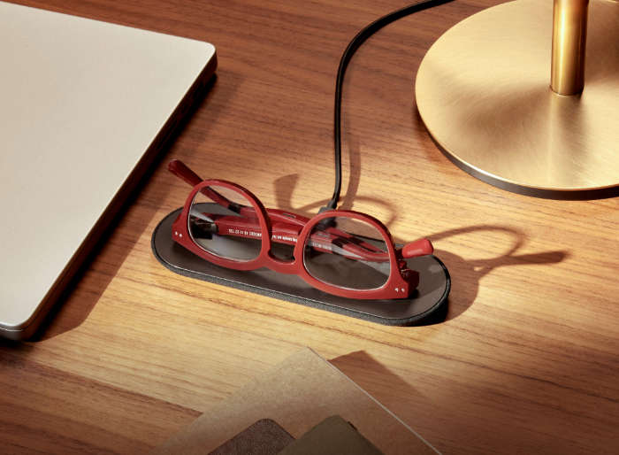Nuance Smarte Brille auf Ladeschale Nuance Smarte Brille auf Ladeschale